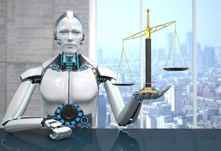 „Avocatul robot” intră în sălile de judecată în februarie: va apăra o persoană acuzată că a încălcat regulile de circulație