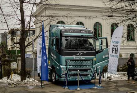 Volvo a livrat primul autotractor greu 100% electric din România. Modelul dezvoltă peste 600 de cai putere