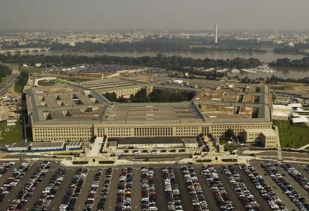 Pentagonul urmăreşte un balon de spionaj chinez care zboară deasupra Statelor Unite