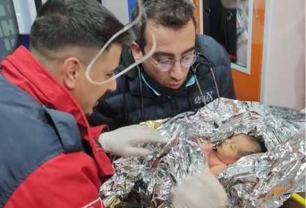 Minunile cutremurului din Turcia și Siria – un băiețel de 10 zile, salvat după patru zile petrecute sub ruine, iar o fetiță s-a născut sub dărâmături