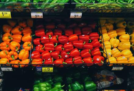 Rație la fructe și legume, în unele magazine din Marea Britanie. Poți cumpăra doar 3 roșii, castraveți sau ardei