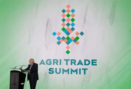 Petre Daea: "Dacă fermă nu e, cu furculița n-ai ce face". Romanian Agri Trade Summit a adus fermierii și autoritățile la un loc
