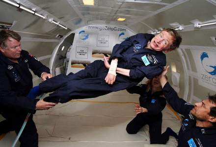 Stephen Hawking intentioneaza sa zboare la bordul avionului spatial prezentat de Virgin Galactic