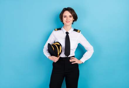 Program pentru femeile care își propun să devină pilot comercial: Wizz Air lansează „She can fly”