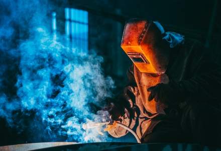 Cum formează mediul privat următoarea generație de metalurgiști și angajați în industria de oțel. Ce programe are Donalam pentru liceeni