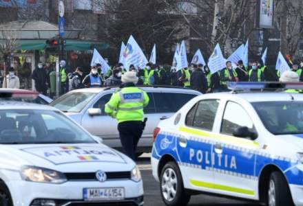 Protest al polițiștilor și pensionarilor militari, în București: Suntem sclavii incompetenţei voastre!