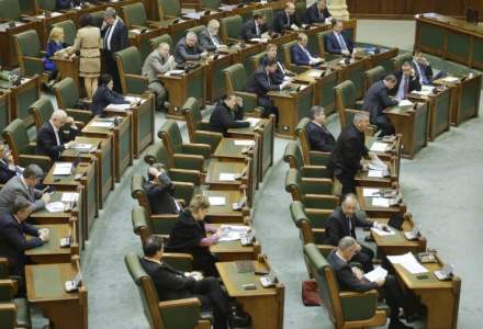 Sedinta Senatului a fost suspendata din cauza absenteismului, doar 49 de alesi prezenti