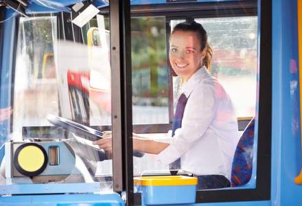 Cate femei conduc tramvaie si troleibuze in Bucuresti si ce salariu primesc