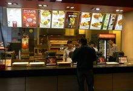 REPORTAJ In bucataria KFC: Cum sa-ti asiguri un loc de manager inca de pe bancile facultatii