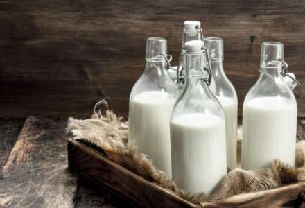 Guvernul vrea să forțeze ieftinirea laptelui, dar fermierii se plâng că nu au nimic de câștigat