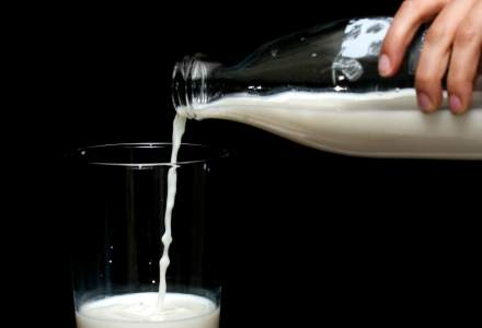 Laptele românesc ar trebui să se ieftinească cu cel puțin 20% începând de la 1 mai