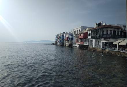 Insulele grecești, ținta construcțiilor ilegale: arestări în Mykonos și Rodos