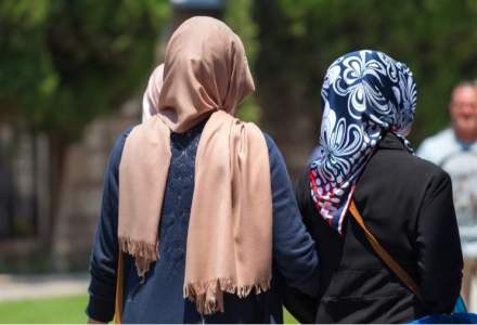 Musulmana in Romania: "Sunt femei care aleg pur si simplu sa poarte valul islamic. Nu mai e nevoie de explicatii"