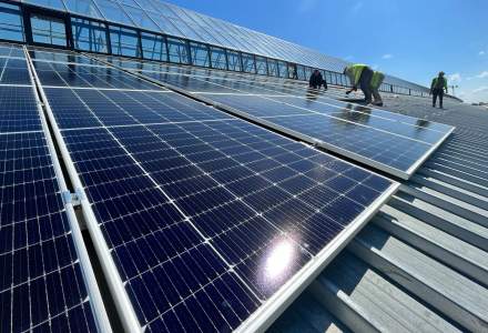 Una dintre cele mai mari clădiri din România va fi acoperită cu panouri solare. Câtă energie vor produce