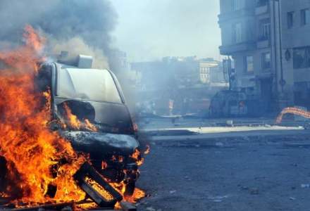 Un vehicul-capcana a explodat in sud-estul Turciei, ranind mai multe persoane