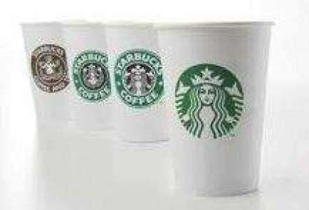 Starbucks isi schimba logoul