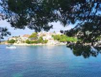 Skiathos, insula din Egee cu...