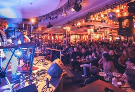 Restaurante digitale: Hard Rock Cafe - cum fac echipă livrările și tehnologia cu un restaurant cunoscut pentru decor și concerte