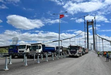 FOTO l Au fost finalizate testele de încercare la podul suspendat peste Dunăre. În ce stadiu sunt lucrările cu câteva zile înainte de inaugurarea anunțată de Sorin Grindeanu
