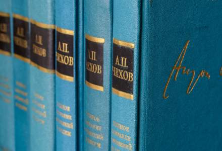 Adio, Dostoievski. Zelenski a semnat legea care interzice importul de cărţi din Rusia