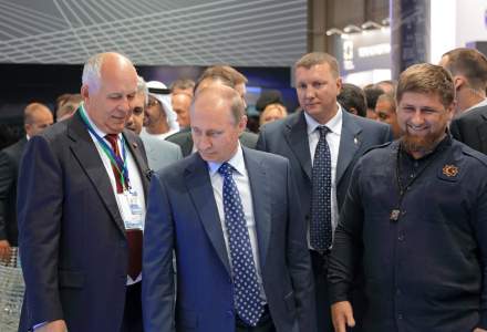 Liderul cecen Ramzan Kadârov a anunţat desfăşurarea de trupe pentru a sprijini Kremlinul