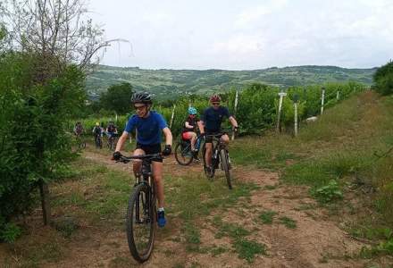 FOTO: Vin, drumeții și traseu cu bicicleta: S-a deschis Via Soarelui, traseul pentru cicloturism care uneşte judeţele Buzău şi Prahova