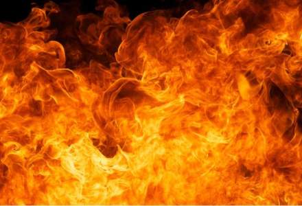 Incendiu in Capitala: zeci de persoane au fost evacuate in urma unui incendiu pe Bulevardu Vasile Milea, doua persoane primesc ingrijiri
