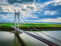 Podul suspendat peste Dunăre...