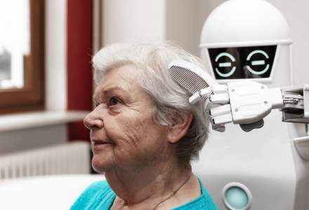 Roboții ar putea lua locul badantelor: AI-ul învață să îngrijească persoanele bolnave şi vârstnice