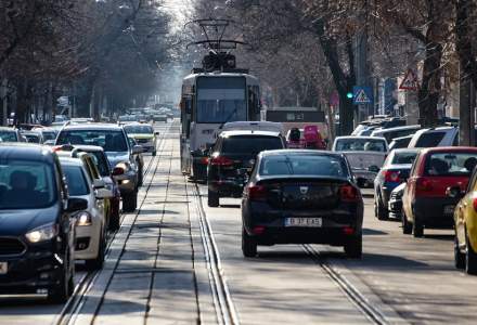 Vremea rea paralizează traficul din București: Circulaţia tramvaielor liniei 41 este blocată
