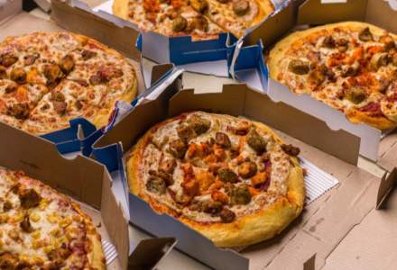 În luptă cu inflația din India, lanțul de restaurante Domino's a lansat o pizza cu un preț ireal de mic