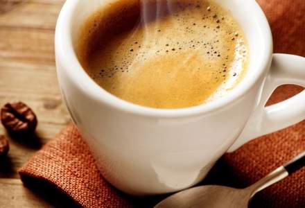 Ne "hrănim" cu cafea: un studiu de specialitate arată că unul din doi români bea aproape trei cafele pe zi