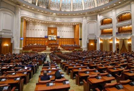 Parlamentarii nu se mai întorc din vacanță: Pensiile speciale și măsurile fiscale, amânate pentru la toamnă