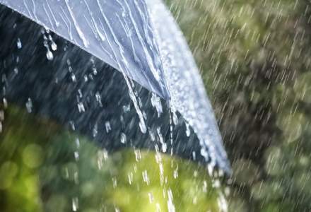 Vreme extrema in Romania: ploi si vijelii in 20 de judete si canicula in sudul tarii