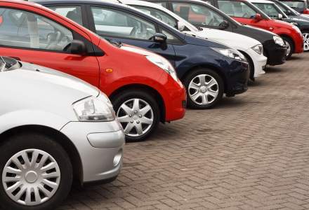 Studiu: Românii cumpără tot mai multe mașini noi, dar producția locală este în scădere