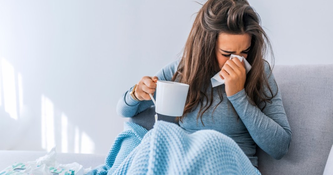 Cum poți deosebi COVID-19 de o răceală comună sau gripă