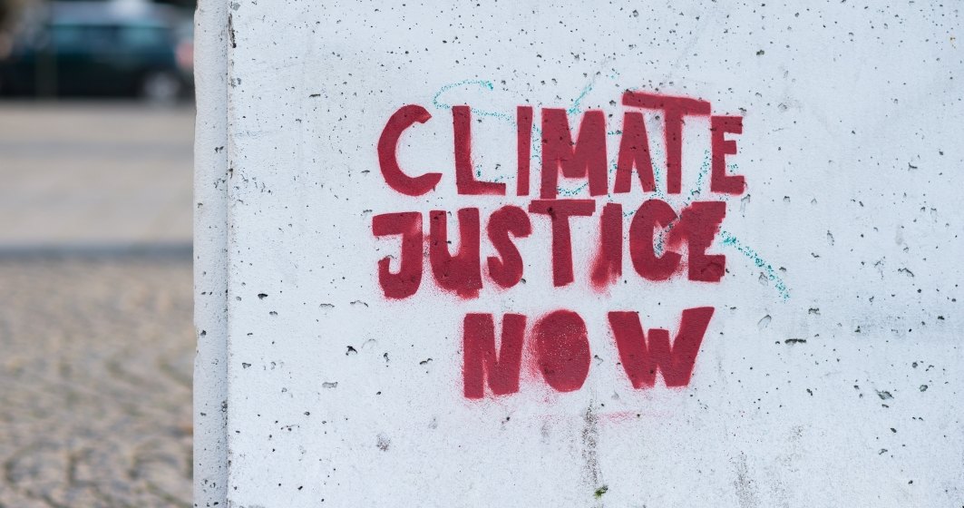 Parisul a declarat ''stare de urgenta climatica''. Trebuie ''sa indeplinim obiectivele Acordului de la Paris''