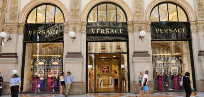 Tranzactia anului in fashion: Michael Kors a cumparat Versace. Ce planuri are...