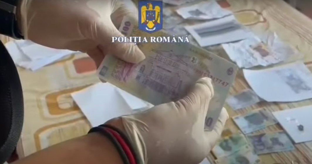 Fabrică de bani falși, descoperită în Brașov. Proprietarii au fost prinși când au cumpărat o mașină cu hârtii de 100 de lei contrafăcute