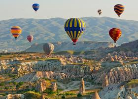 GALERIE FOTO: Locurile pe care trebuie să le vizitezi în Cappadocia pe timp...