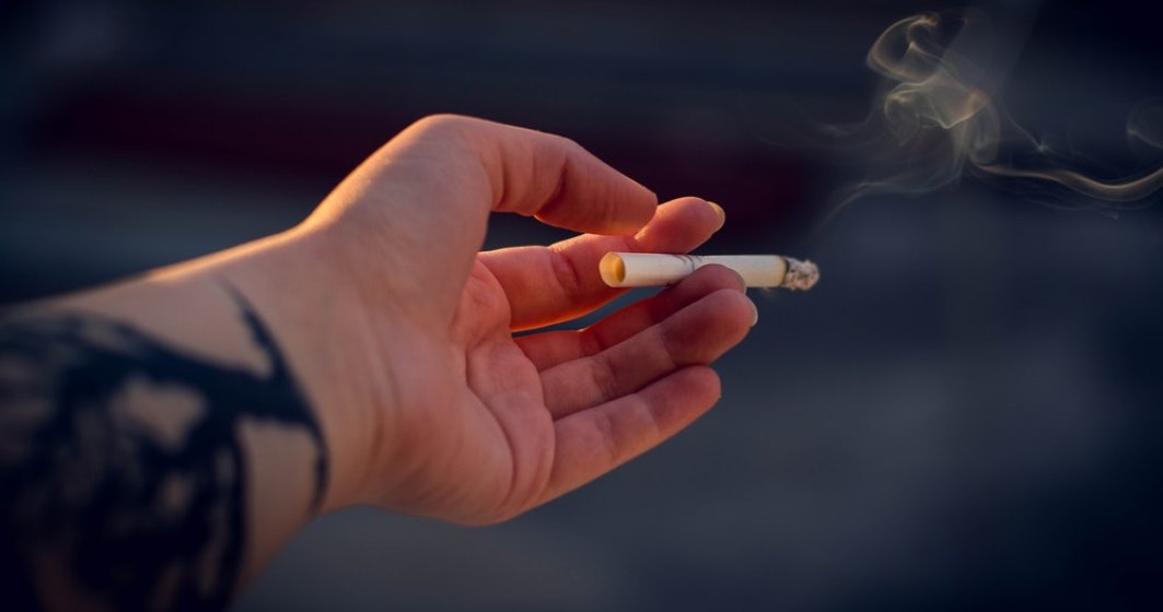 Studiu: Consumatorii români de țigări electronice spun că tușesc mai puțin acum față de atunci când fumau țigări normale