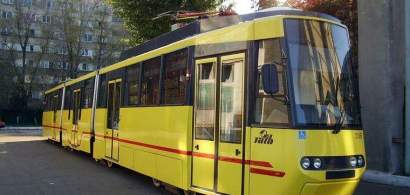 Un tramvai a luat foc in zona AFI Cotroceni din Capitala. Cinci persoane au...
