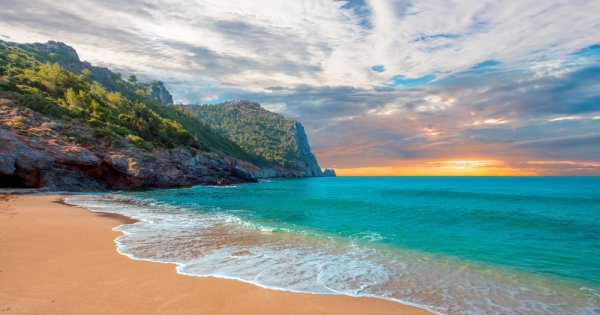 Prelungeste-ti vacanta de vara: 7 locuri din Europa in care poti face plaja...