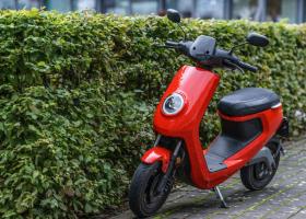 Tot mai mulți români își cumpără scutere electrice. Care sunt motivele din...