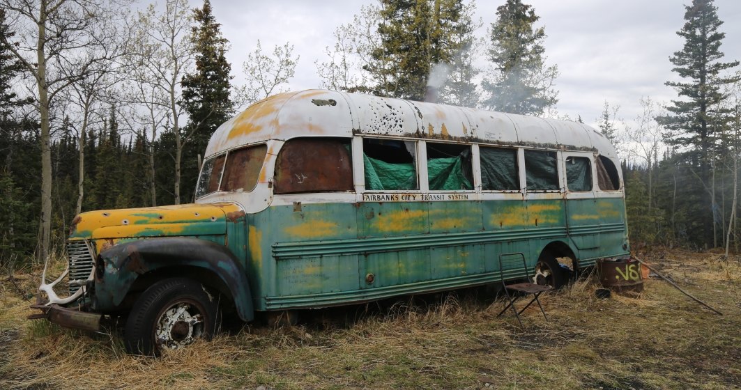 O femeie a decedat incercand sa ajunga la autobuzul abandonat care apare in filmul ''Into the Wild''