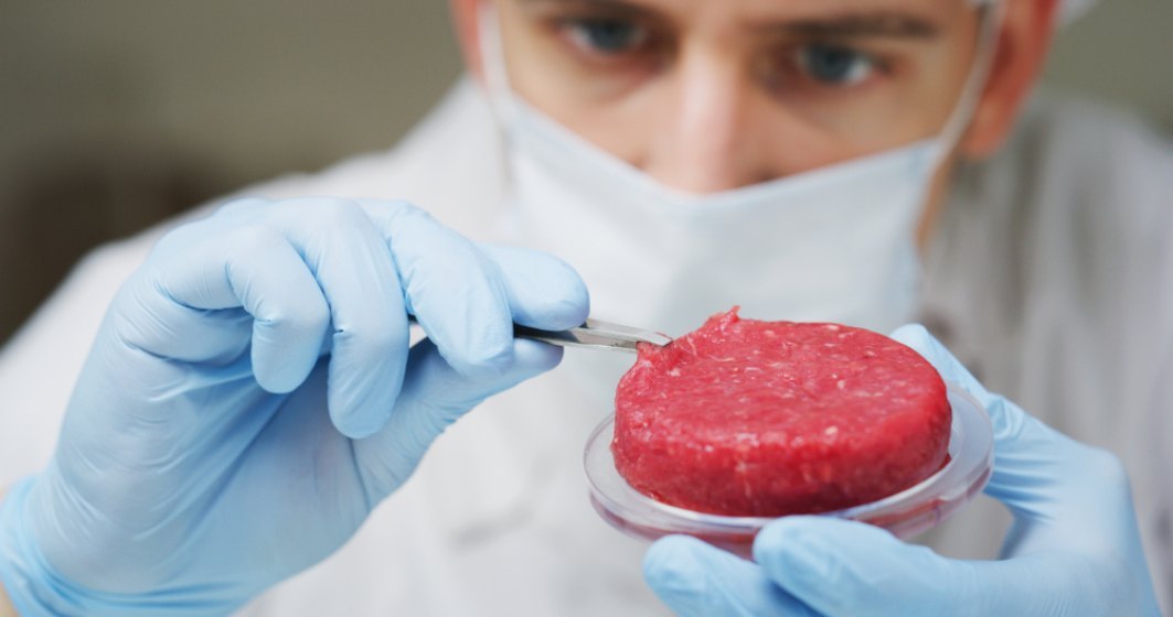 Două companii americane au primit aprobarea să vândă carne cultivată în laborator