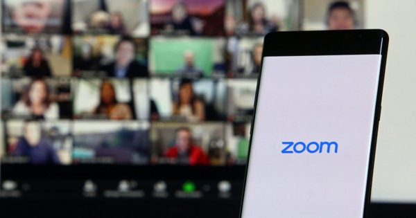 Ne luăm adio de la munca de acasă? Până și compania Zoom își cheamă angajații...