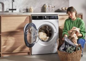 Revoluție în uscarea hainelor cu mașina de spălat cu uscător și uscătorul de...