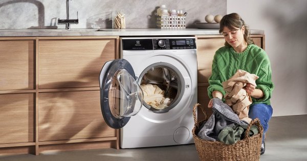 Revoluție în uscarea hainelor cu mașina de spălat cu uscător și uscătorul de...