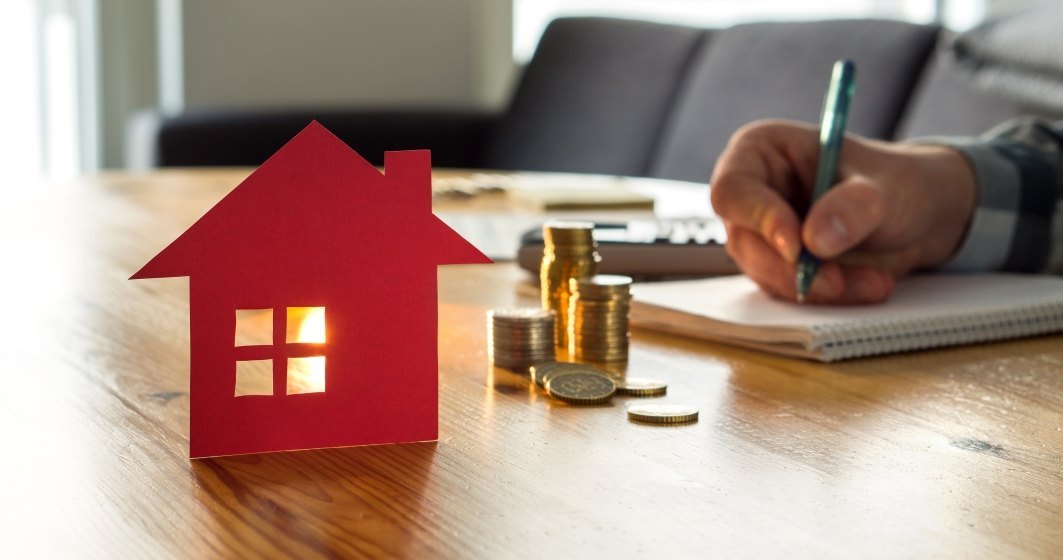 Jucătorii din imobiliare speră la o revenire a tranzacțiilor de locuințe spre final de an. Ce se întâmplă cu prețurile